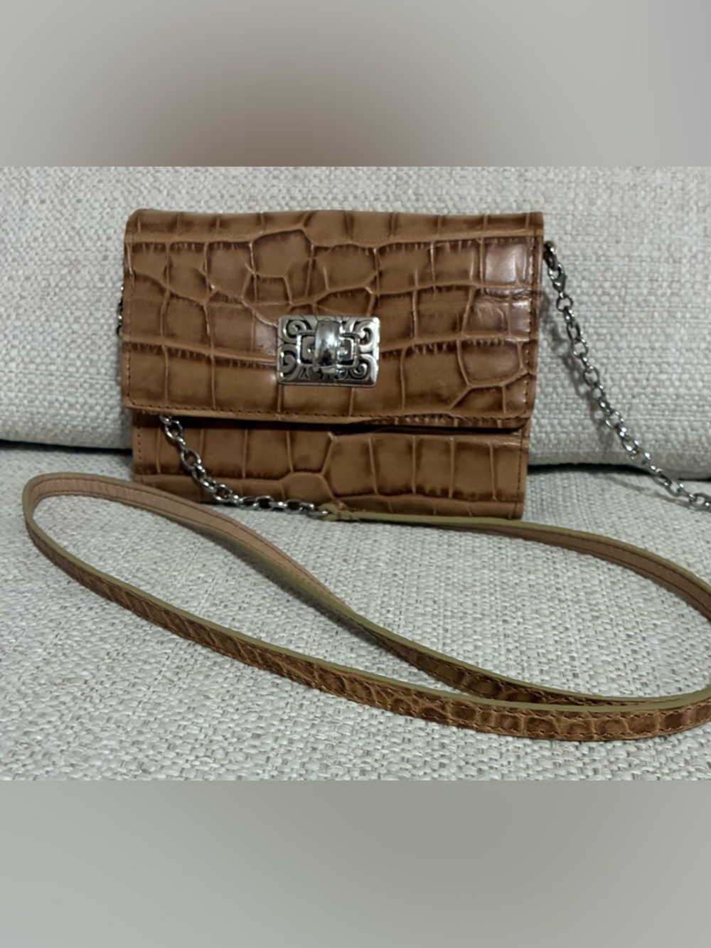 Brighton EUC Crocodile Embossed
Genuine Leather Slim
Crossbody Bag/ Wallet Toast - Picture 2 of 16